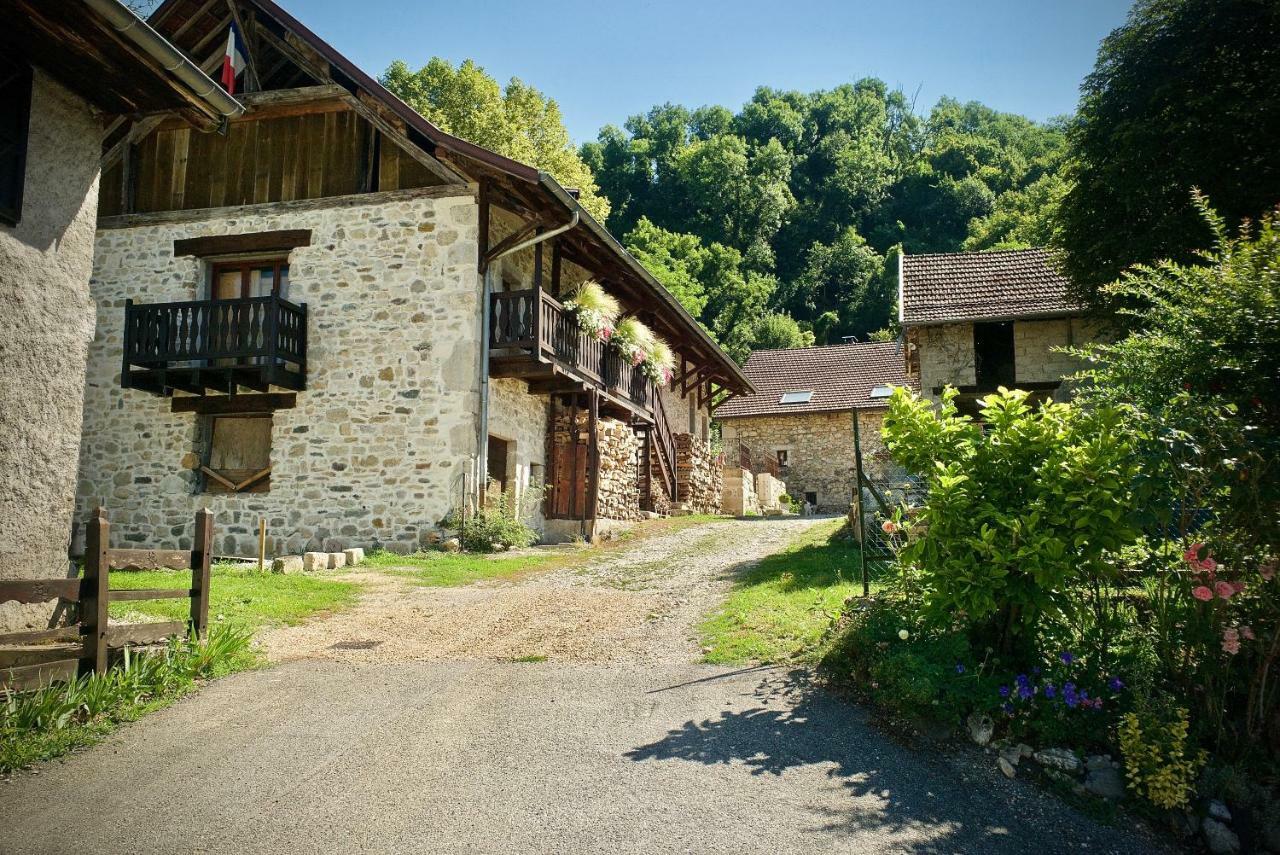 Chambres D'Hotes Des Lodges De La Cascade Yenne Exteriör bild